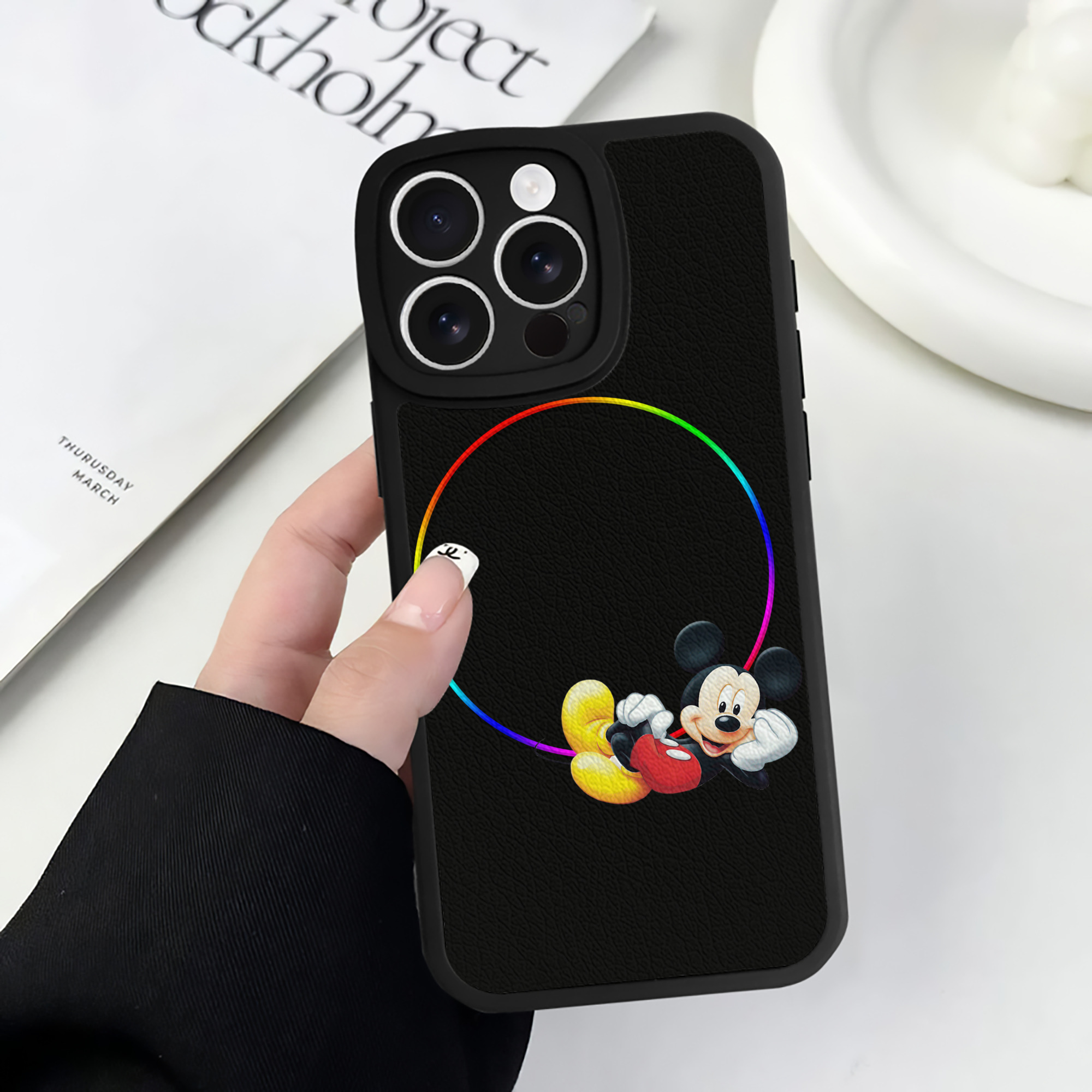 （画像用） ミッキーマウス Mickey Mouse 【iPhone 16シリーズ対応】シリコンスマホケース（レザー調） 材質：シリコン
